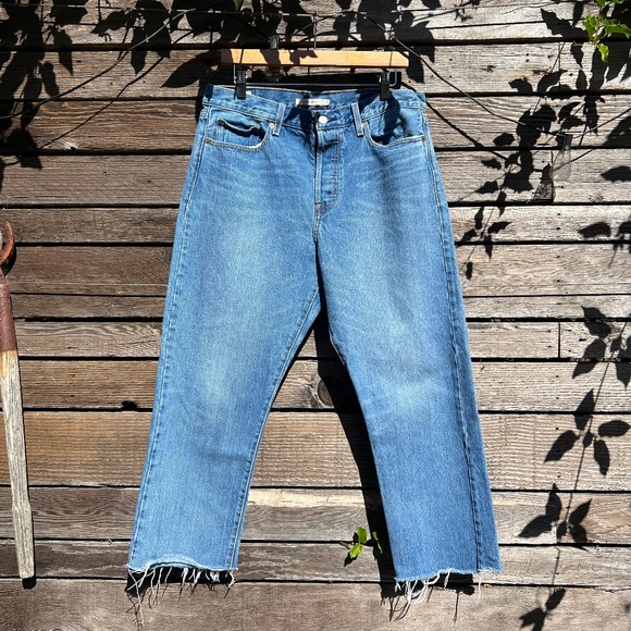 Levi’s Wedgie Straight Jean in Medium blue wash: Size W32 L25 - Picture 1 of 8